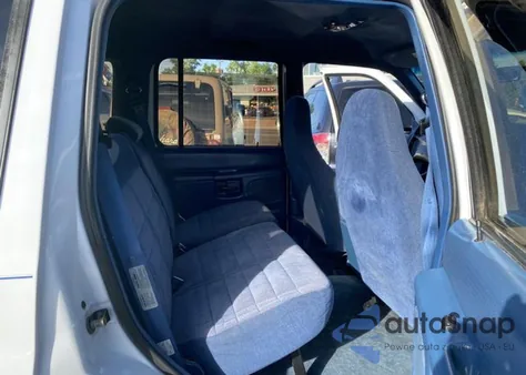 1997 Ford Explorer из США, поврежденный, VIN 1FMDU34X8VZB22571